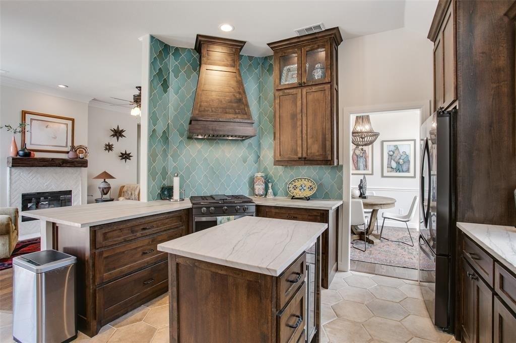 Midcrest Dr, Irving, TX 75063