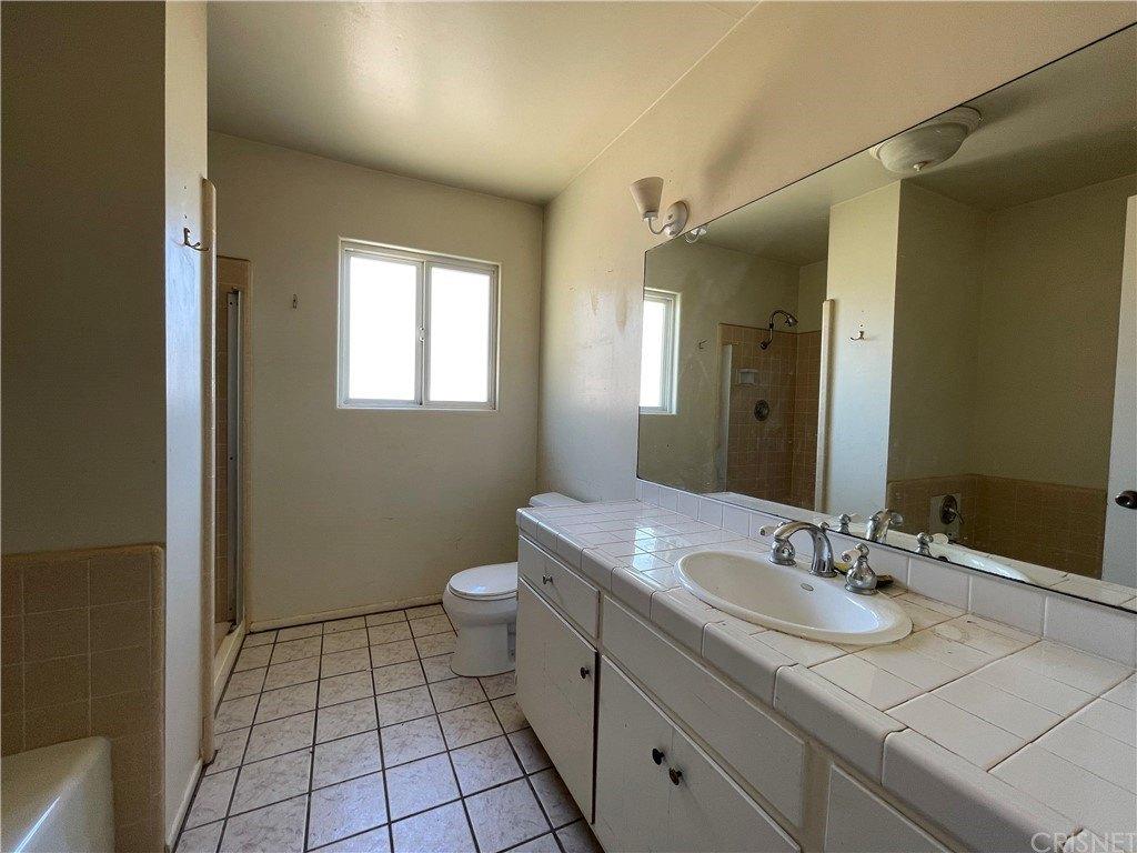 Gist Dr, Lake Hughes, CA 93532