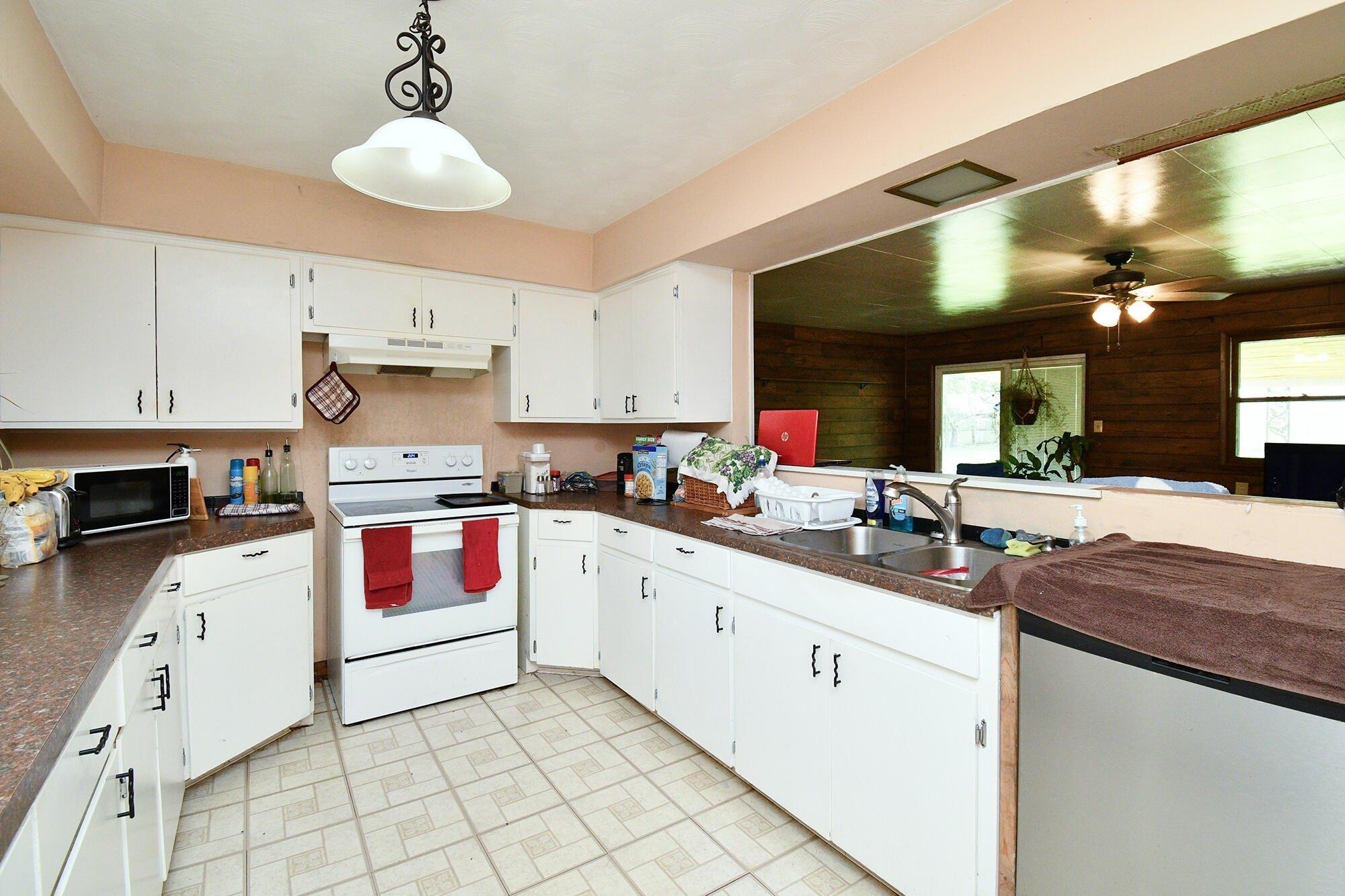 S Broadway Ave, Springfield, MO 65807