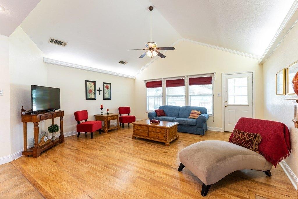 Shoreline Dr, Malakoff, TX 75148