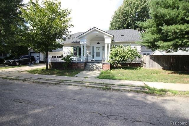 Hollywood Ct, Mount Clemens, MI 48043