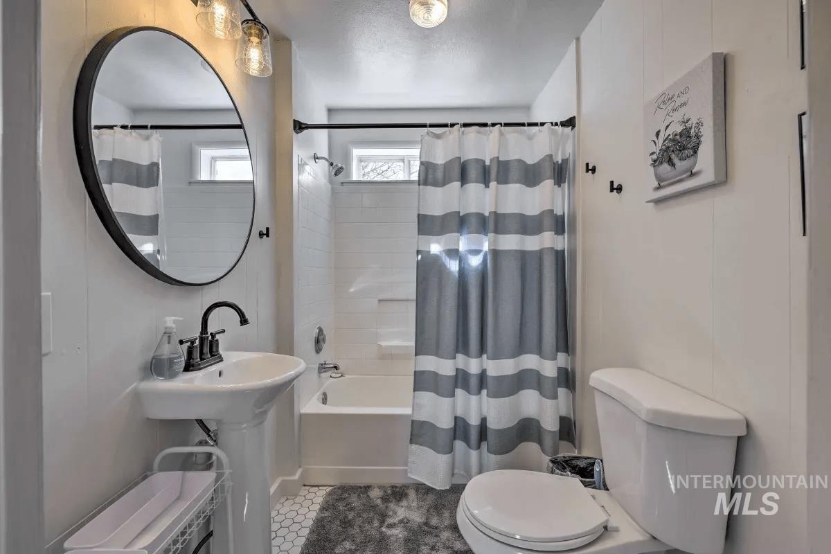 W Clark St, Boise, ID 83705