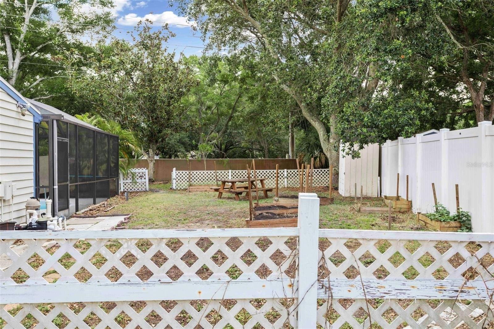 Montrose Cir, Palm Harbor, FL 34684