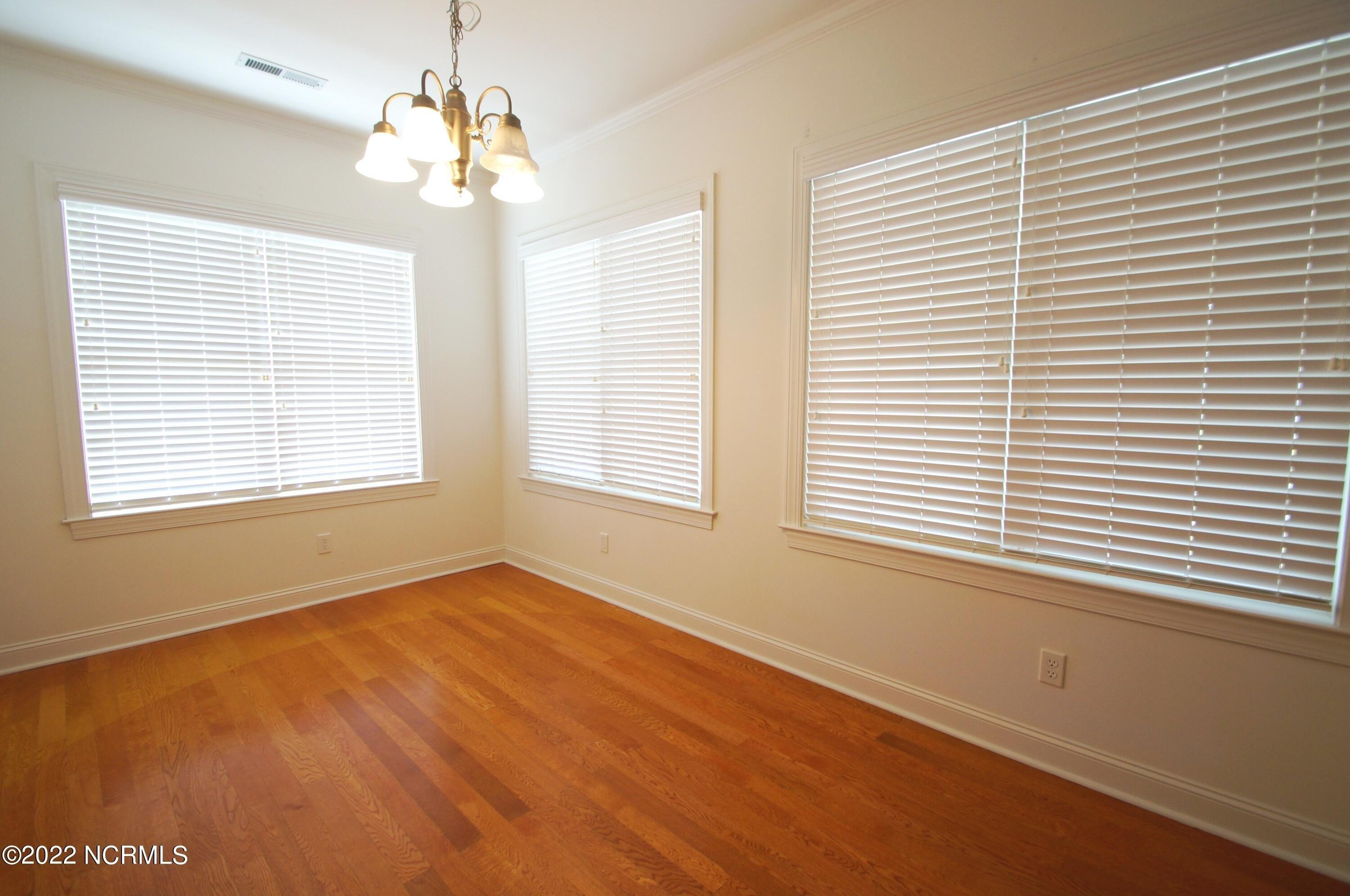 Dearborn Ct, Winterville, NC 28590