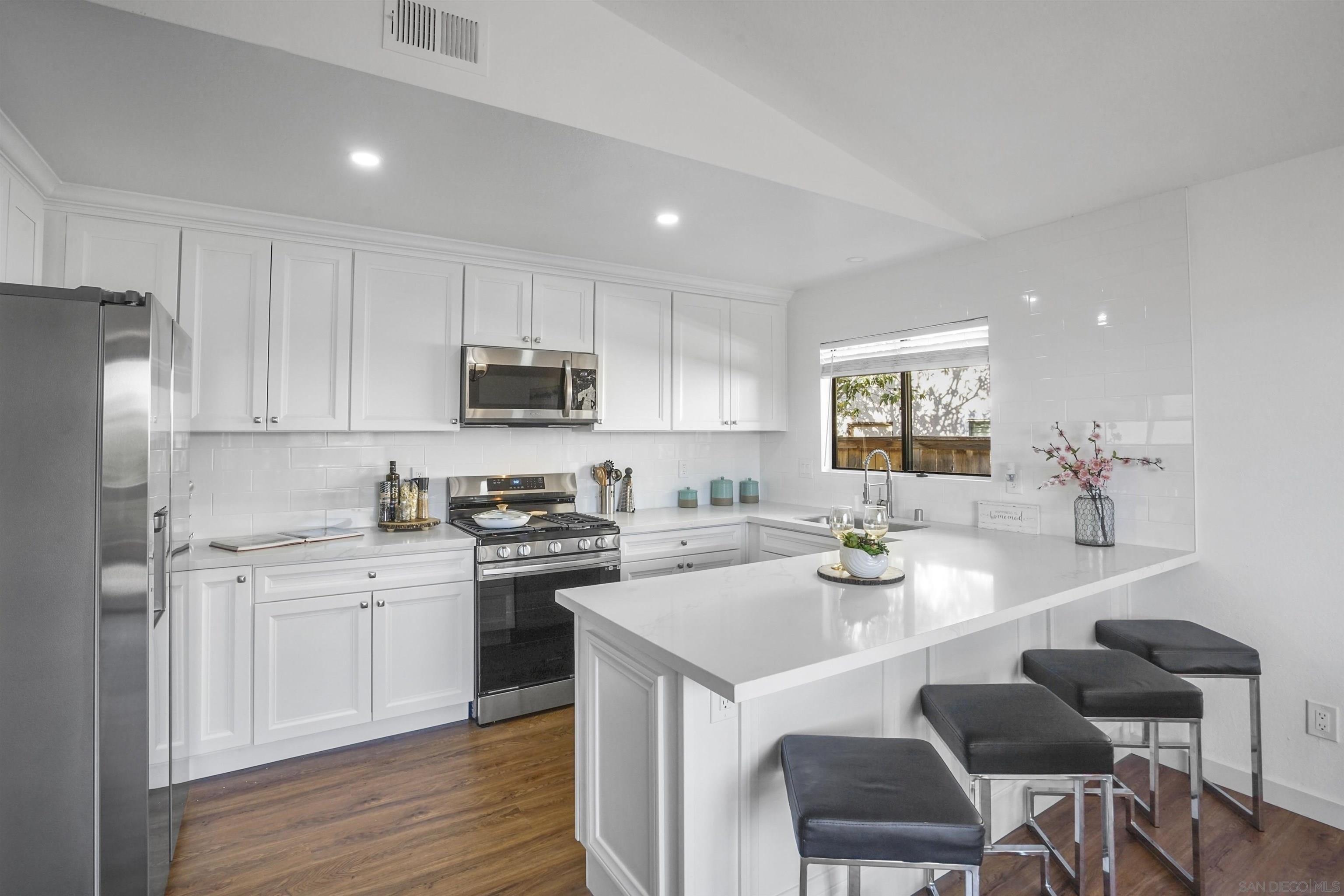 Buckskin Gln, Escondido, CA 92027