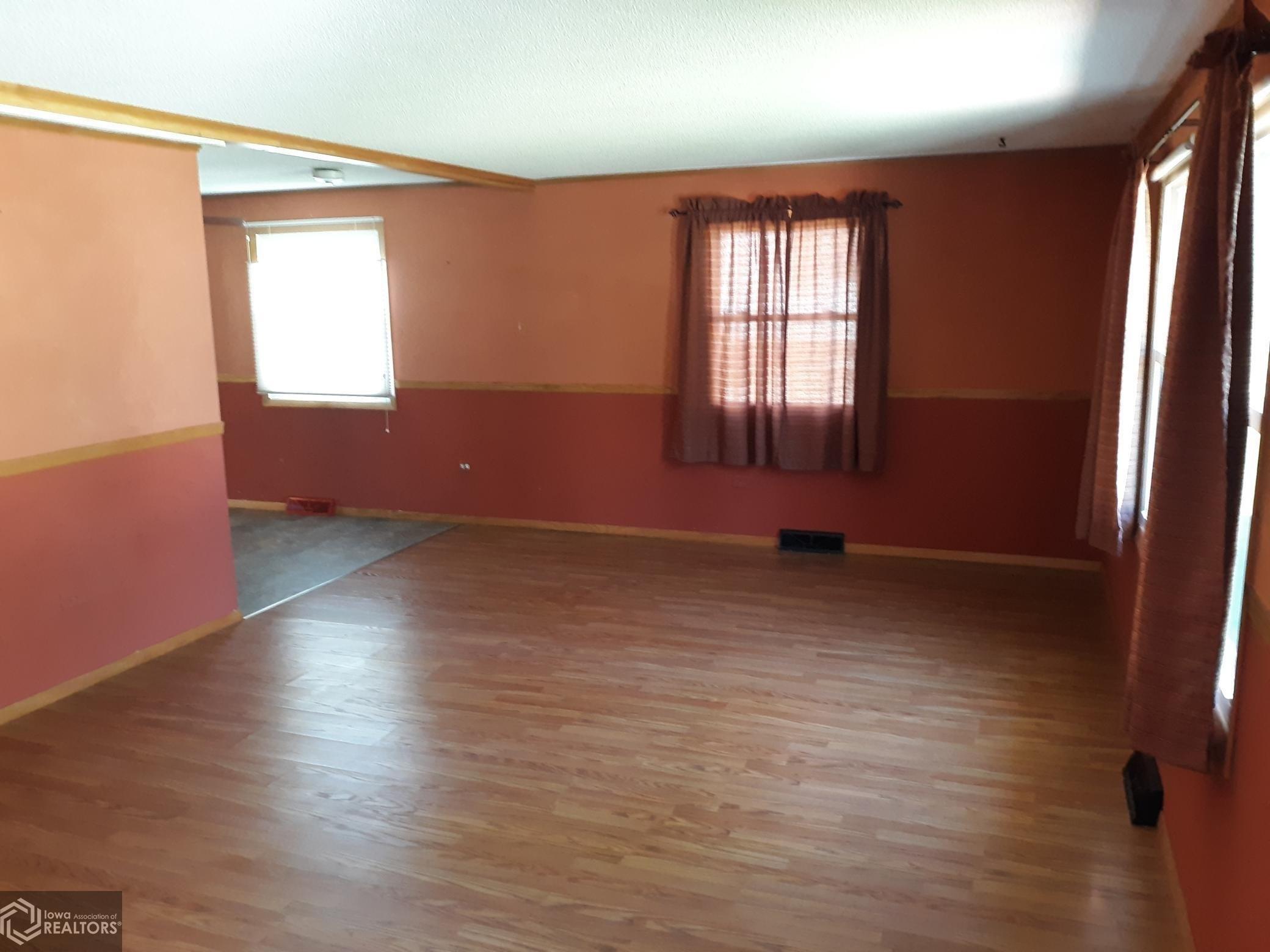 N Alice St, Conrad, IA 50621