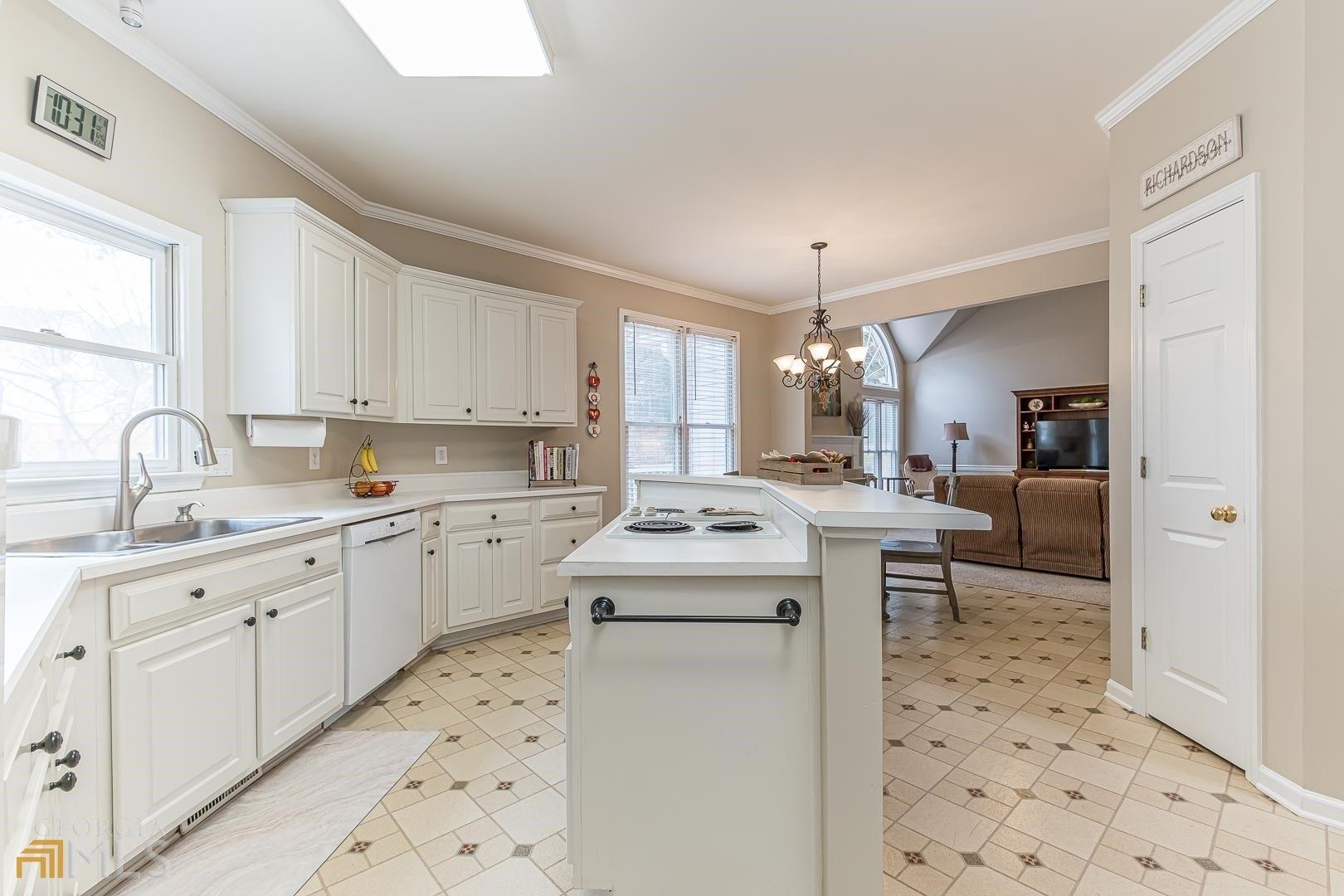 Kennard Ct, Snellville, GA 30078