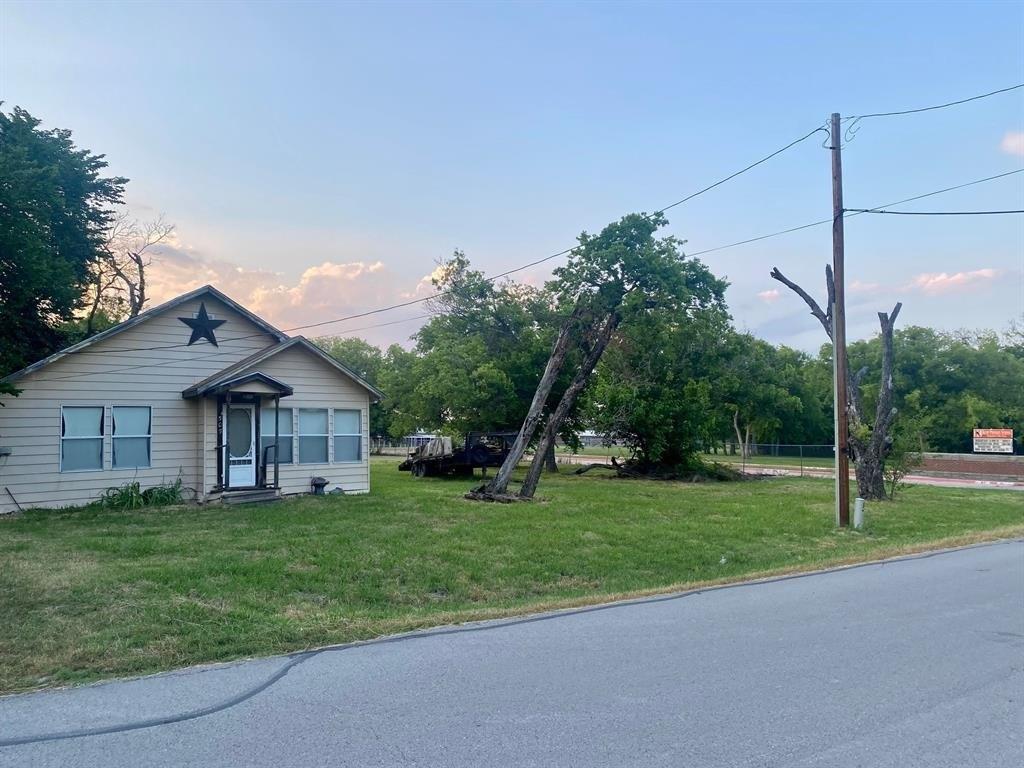 E 8th St, Kemp, TX 75143