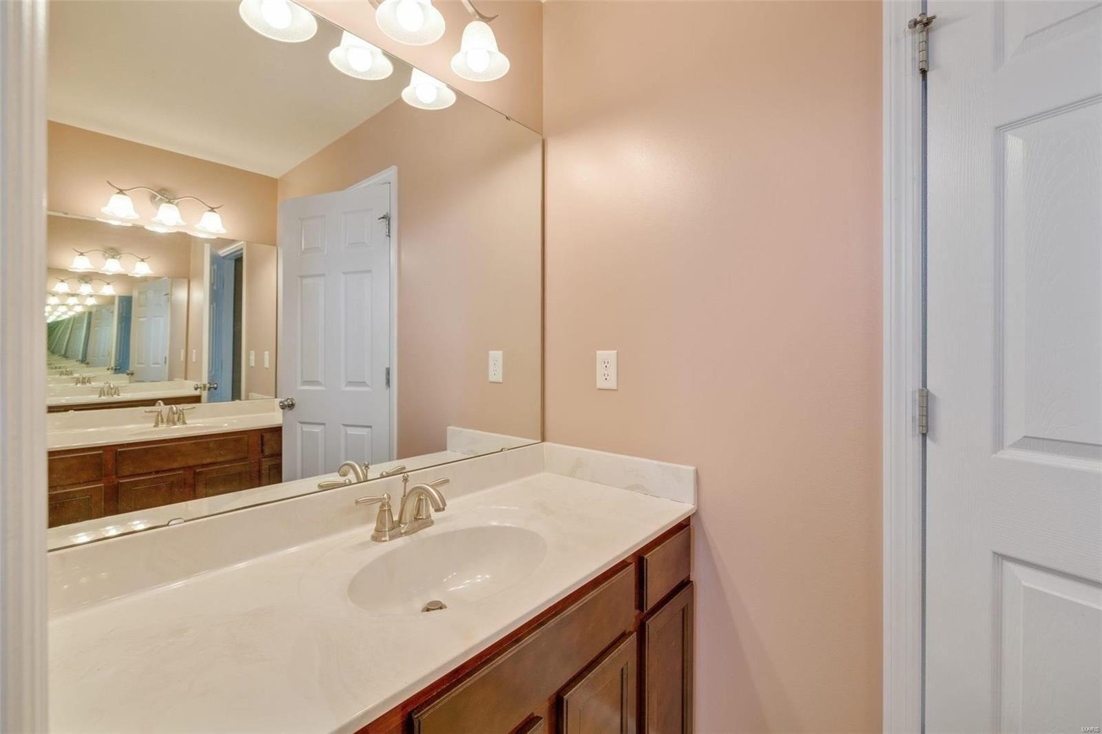Pinetop Dr, Saint Louis, MO 63129