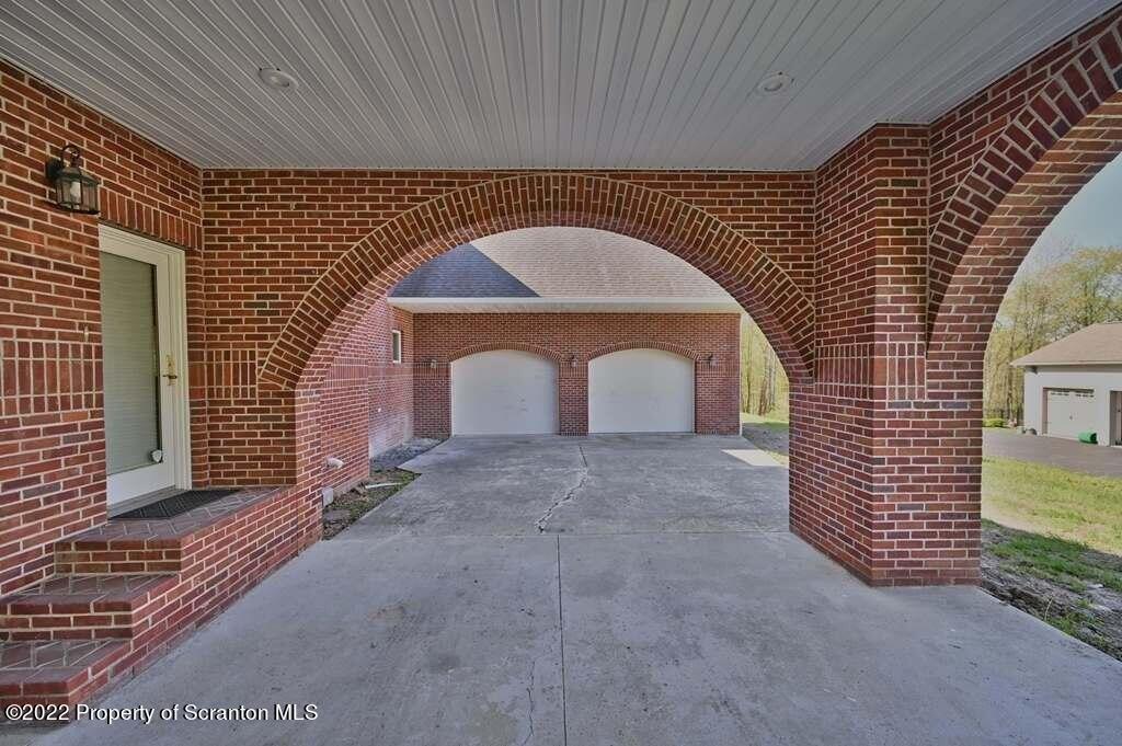 Emerson Dr, Moosic, PA 18507
