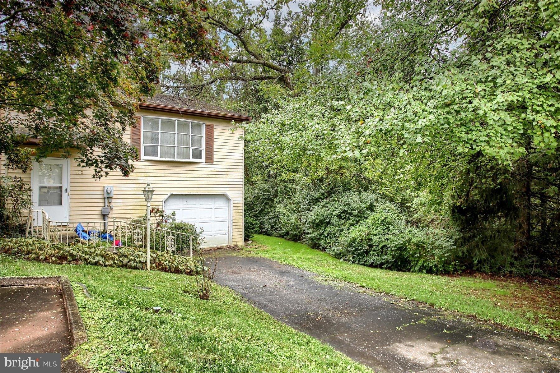 Juniper Dr, Etters, PA 17319