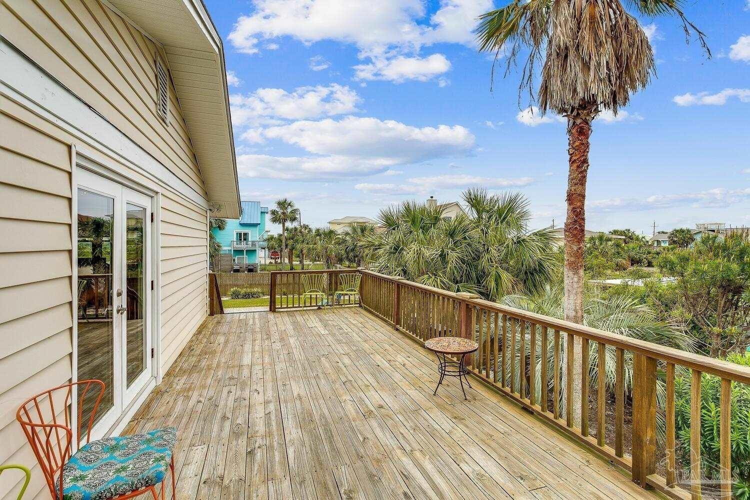 Largo Dr, Gulf Breeze, FL 32561