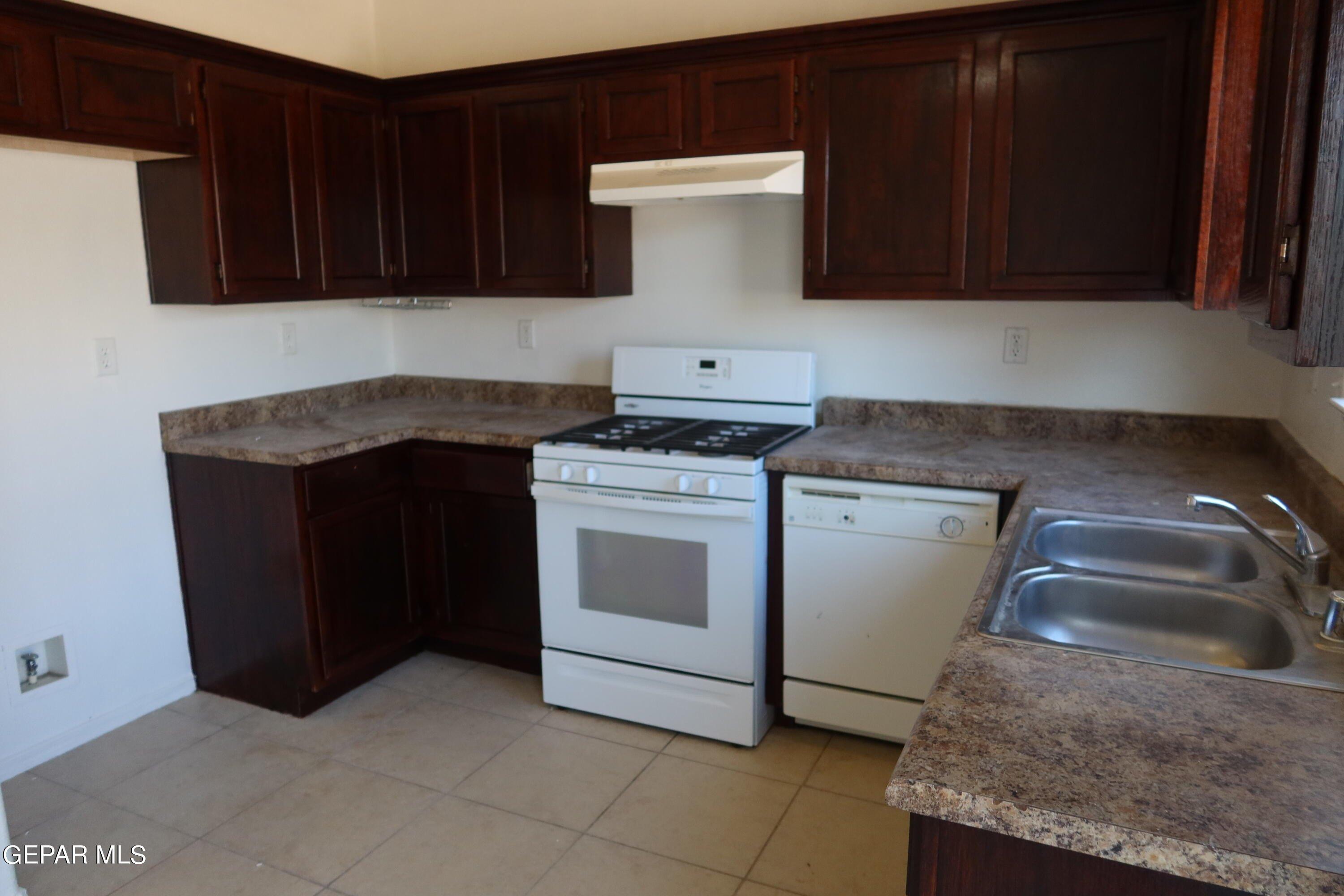 Tierra Patino Ln, El Paso, TX 79938