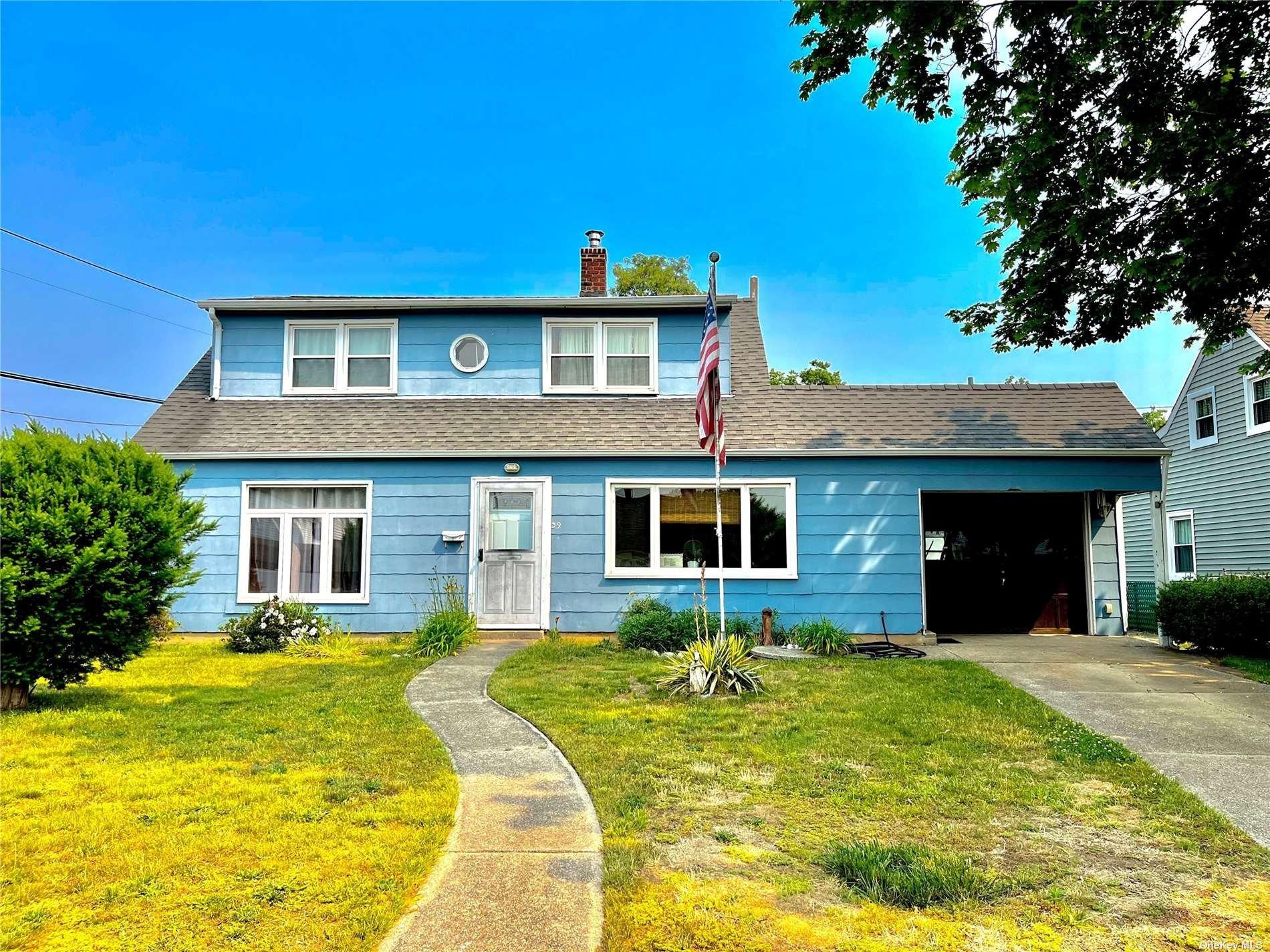 Stirrup Ln, Levittown, NY 11756