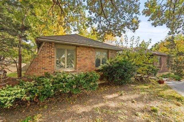 Broadmoor St, Overland Park, KS 66212