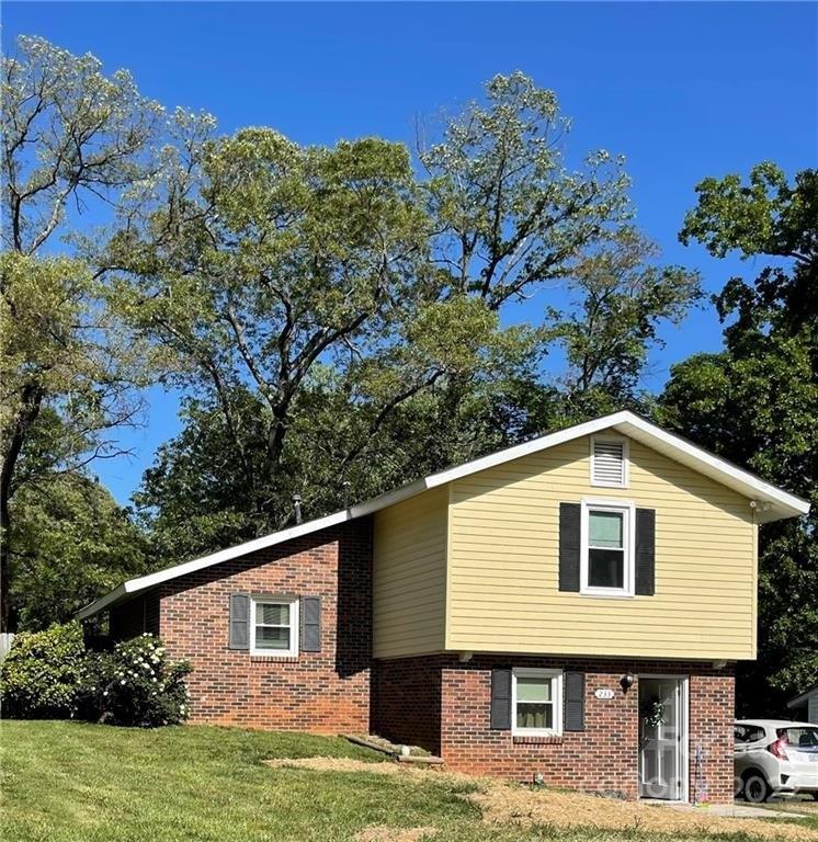 Scottie Pl, Charlotte, NC 28217