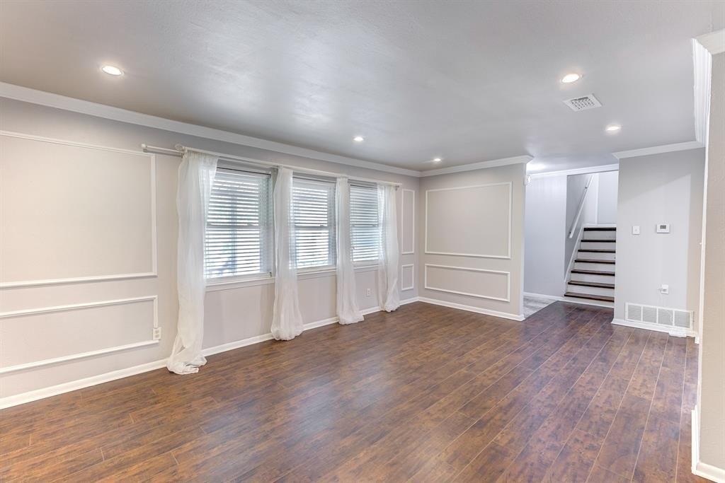 Oak Cliff Ln, Arlington, TX 76012