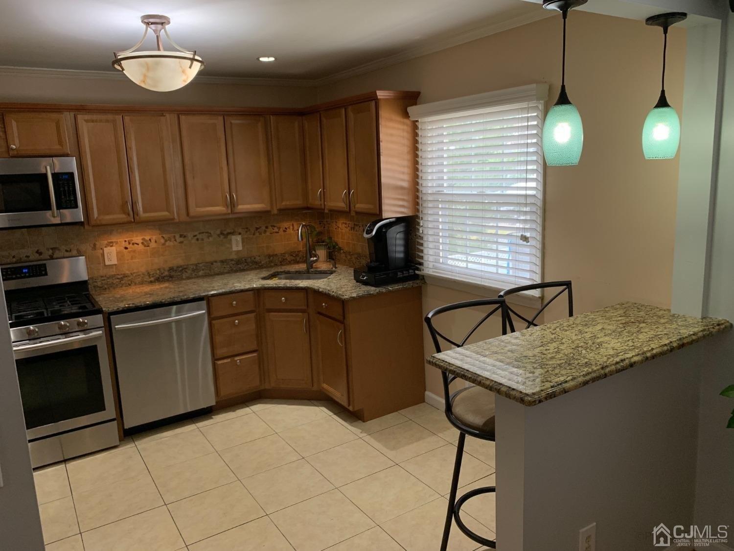 E Elmwood Dr, South Plainfield, NJ 07080