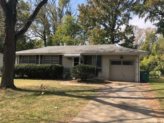 Calumet Dr, Saint Louis, MO 63137