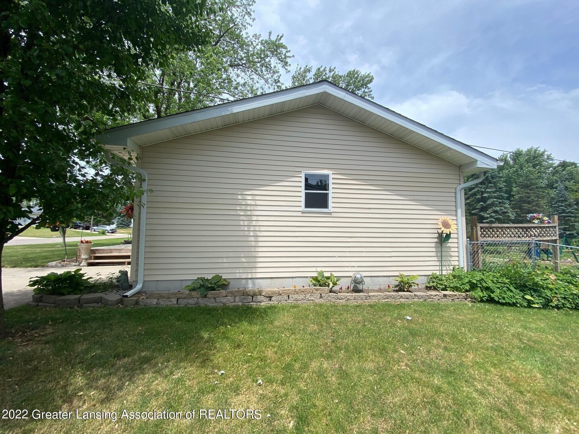 Jerryson Dr, Grand Ledge, MI 48837