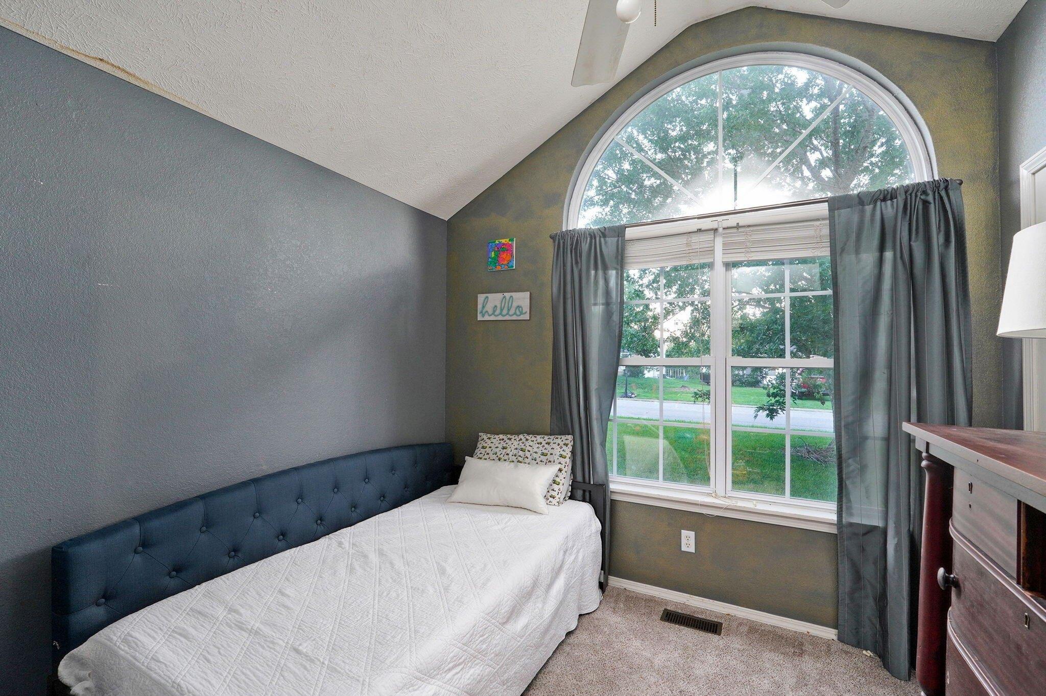Clever Heights Ct, Clever, MO 65631
