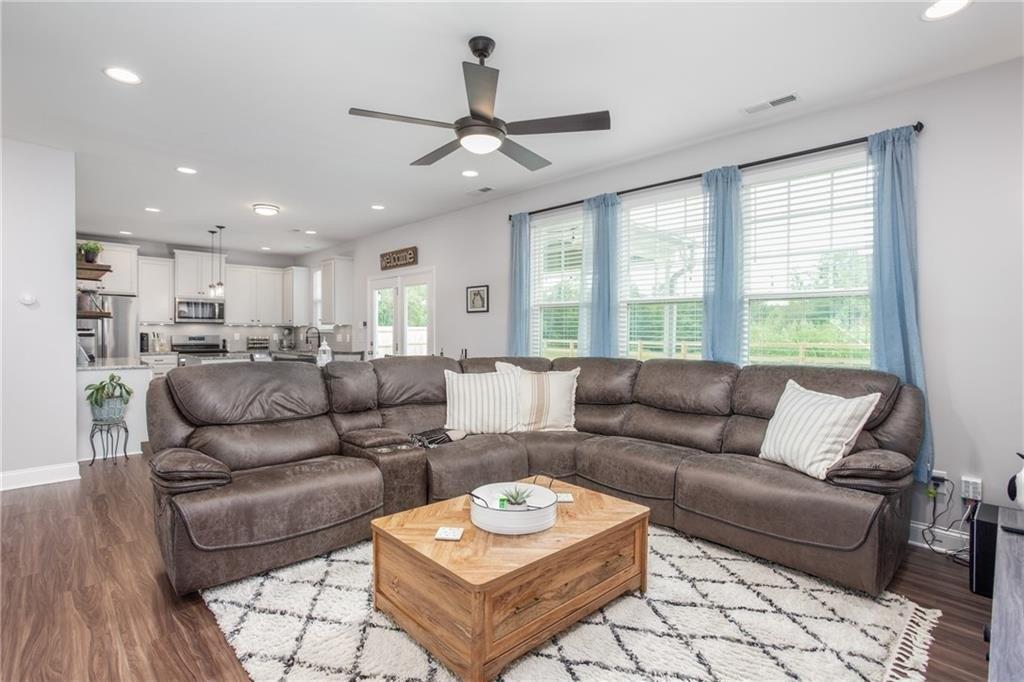 Trackers Ct, Graham, NC 27253