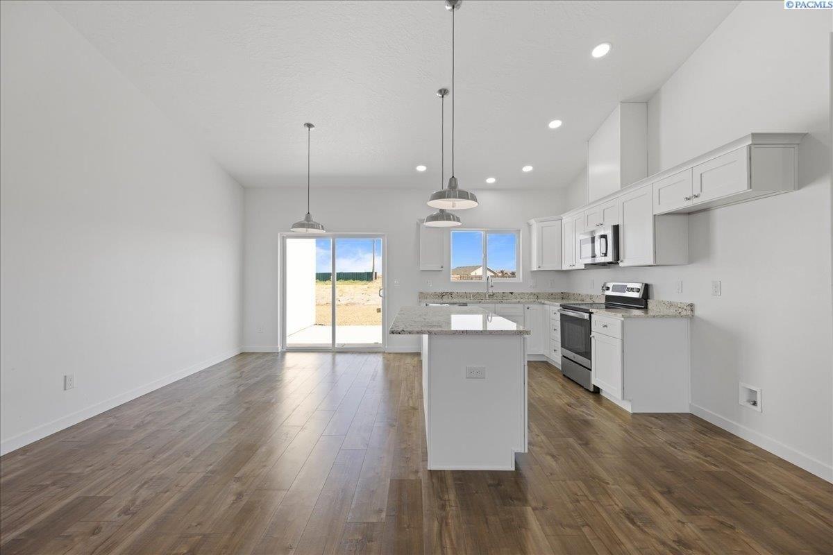 E Helena St, Pasco, WA 99301