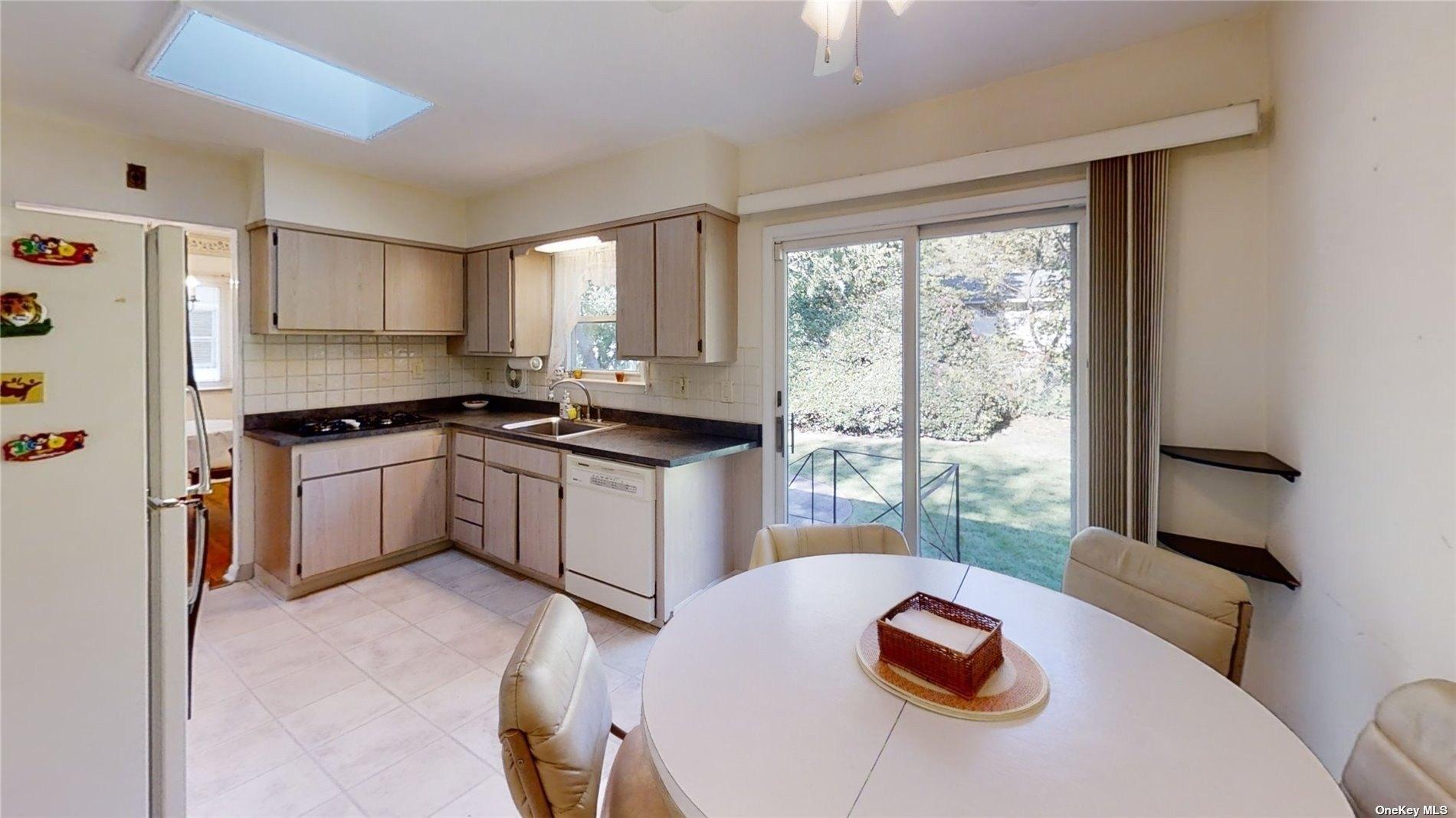 Pickwick Hill Dr, Huntington Station, NY 11746