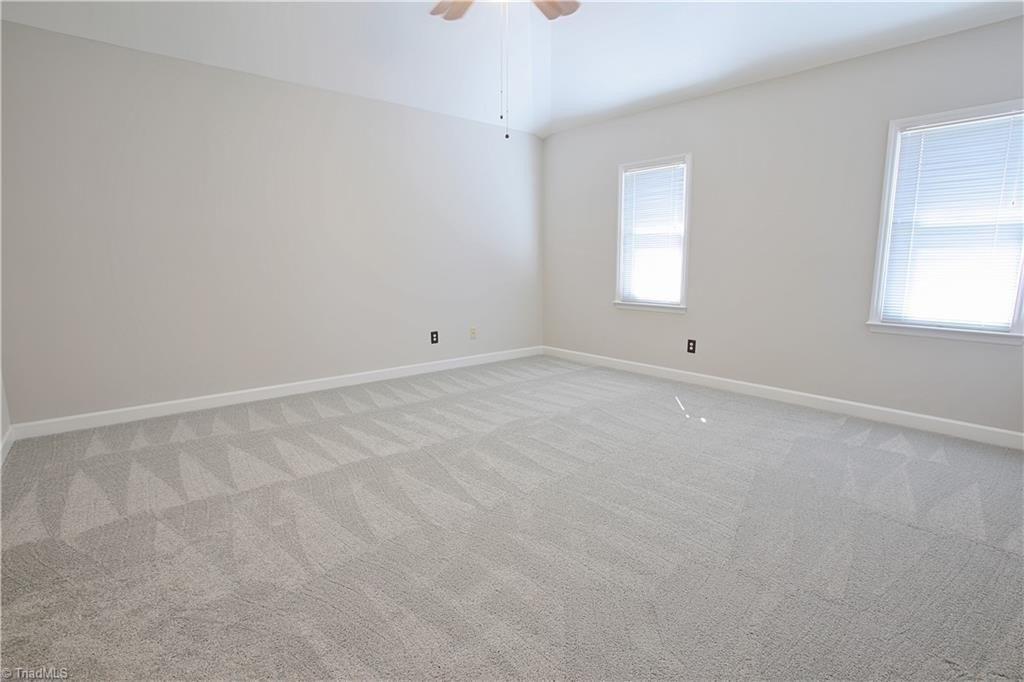 Ashmoor Ln, Lexington, NC 27295