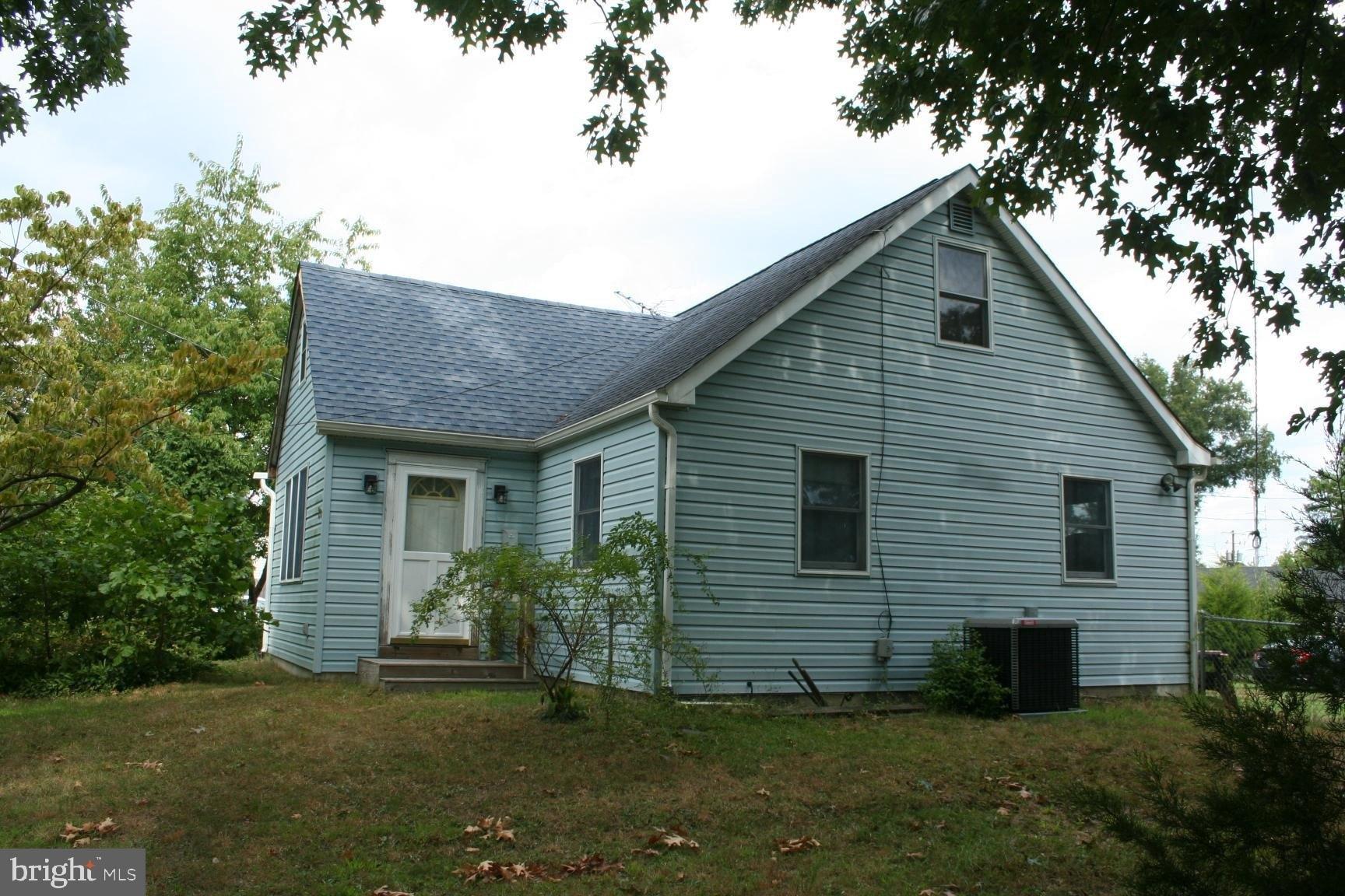 W Laurel Rd, Stratford, NJ 08084
