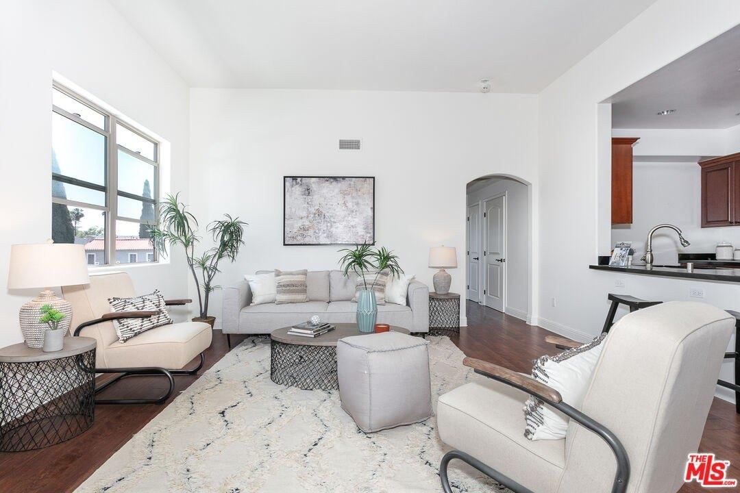 Rosewood Ave, Los Angeles, CA 90004