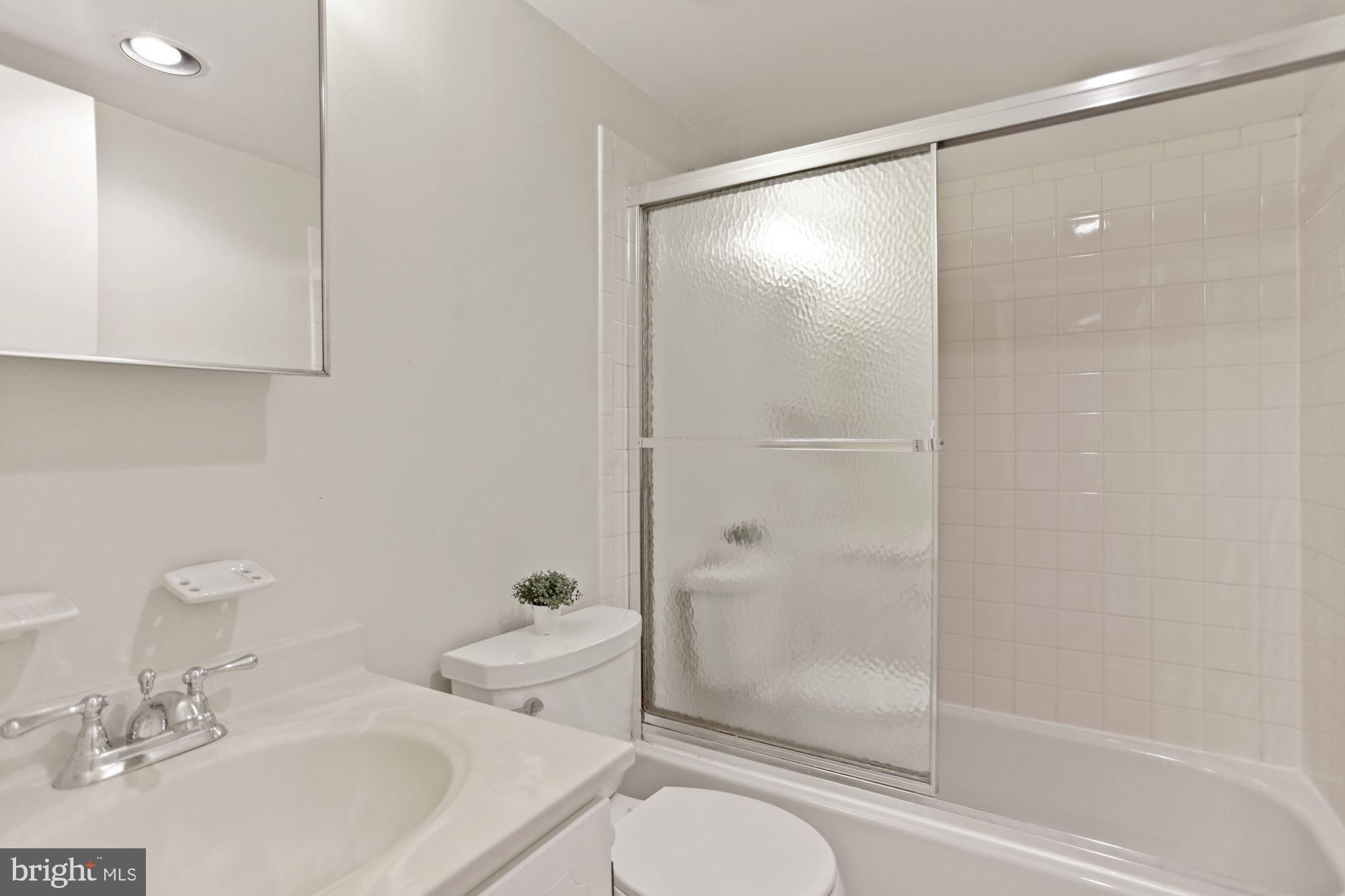 29th Pl Nw, Washington, DC 20008