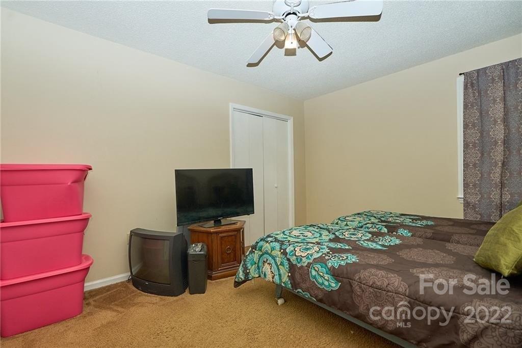 Falconwood Ct, Charlotte, NC 28227