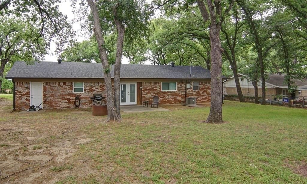 N Ash Ave, Azle, TX 76020