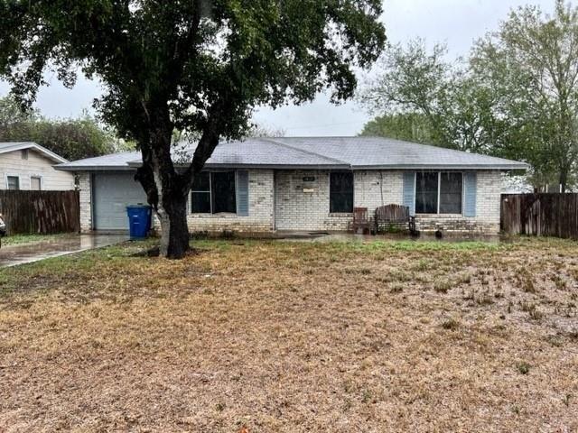 S Tyler St, Beeville, TX 78102