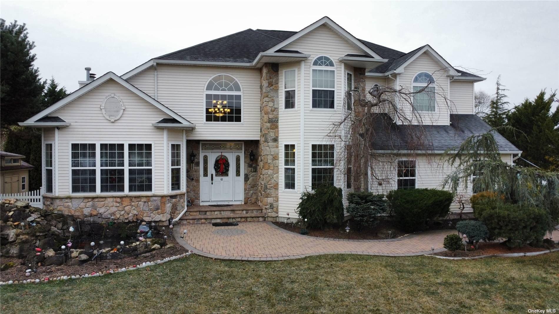 Island Trl, Mount Sinai, NY 11766
