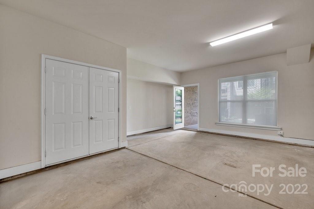 Craughwell Dr, Charlotte, NC 28209
