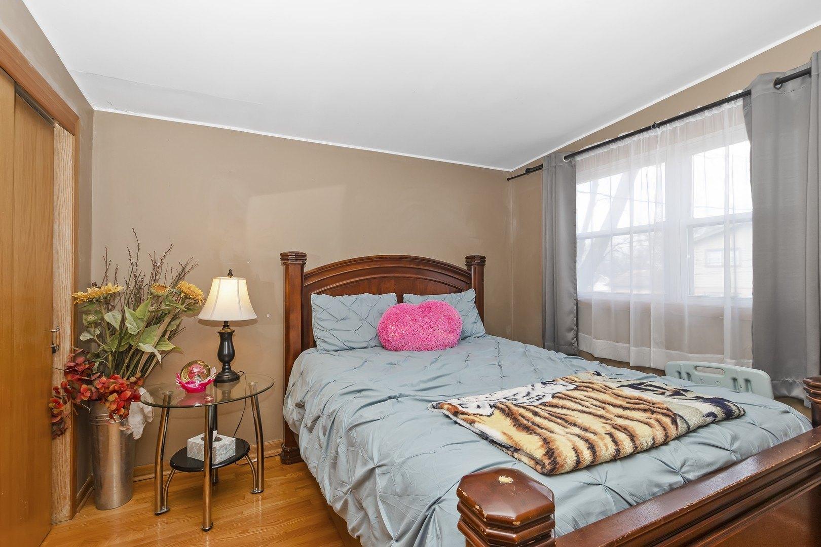 Mulligan Ave, Oak Lawn, IL 60453