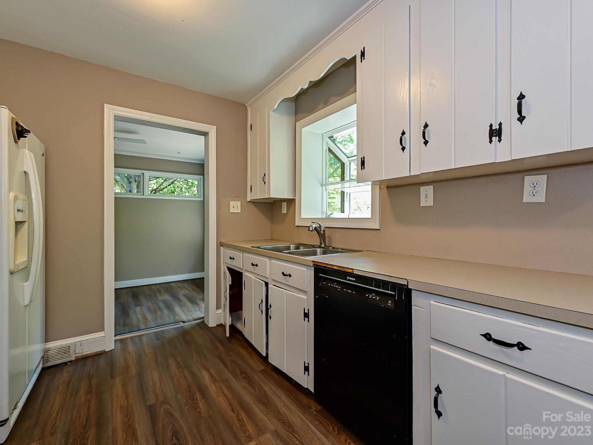 Raymond Pl, Charlotte, NC 28205