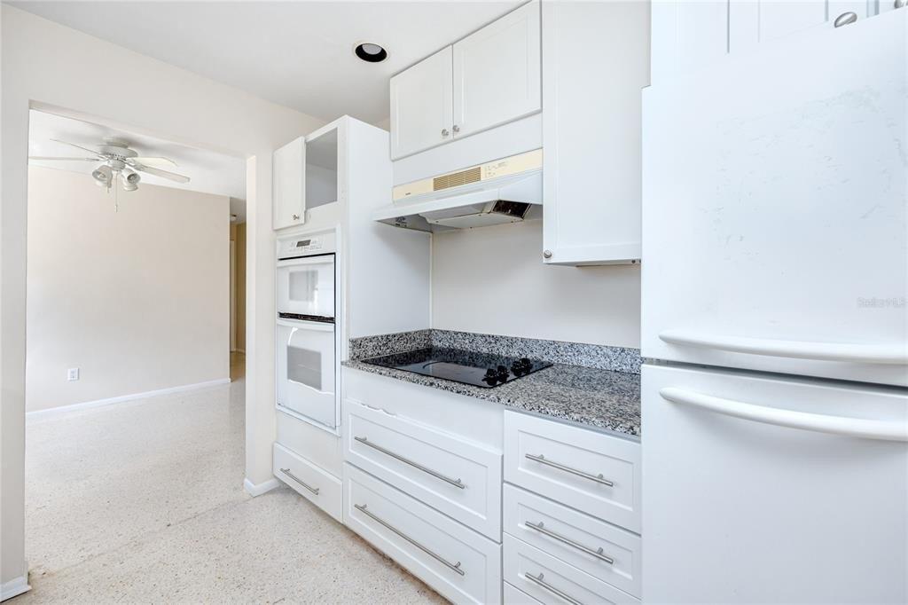 Tudor Ln, Clearwater, FL 33763