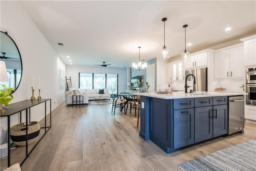 Pembroke Dr, Naples, FL 34105