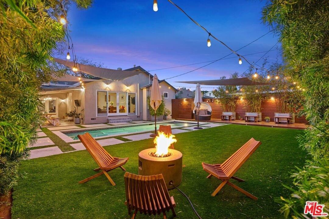W 82nd St, Los Angeles, CA 90045