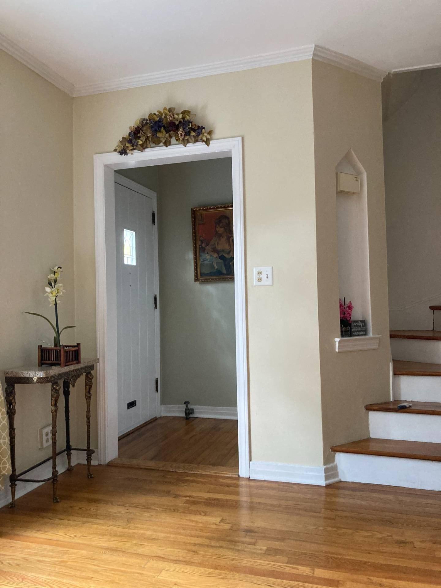 Eliot Ave, Middle Village, NY 11379