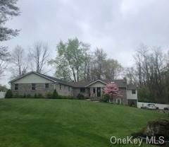 Green Hedges Ln, Blauvelt, NY 10913
