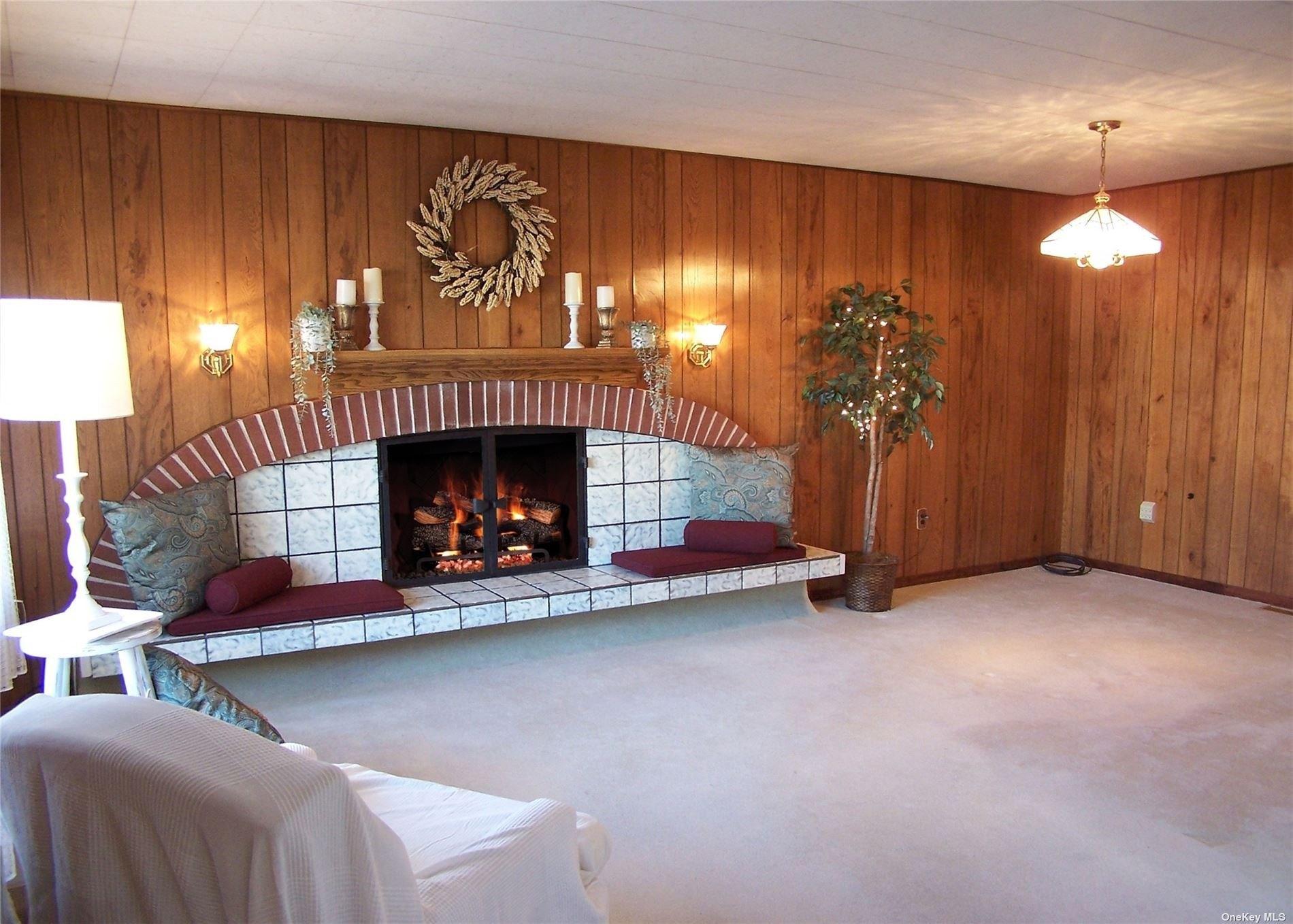 W 8th St, Deer Park, NY 11729