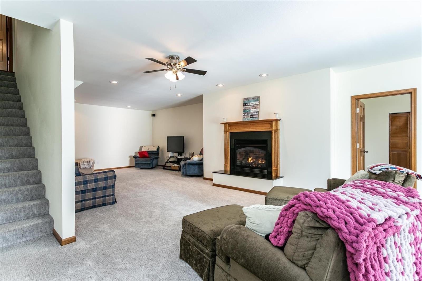Red Oak Dr, Brighton, IL 62012