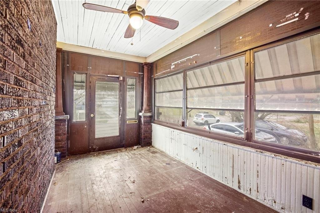 Preston Ave, Akron, OH 44305