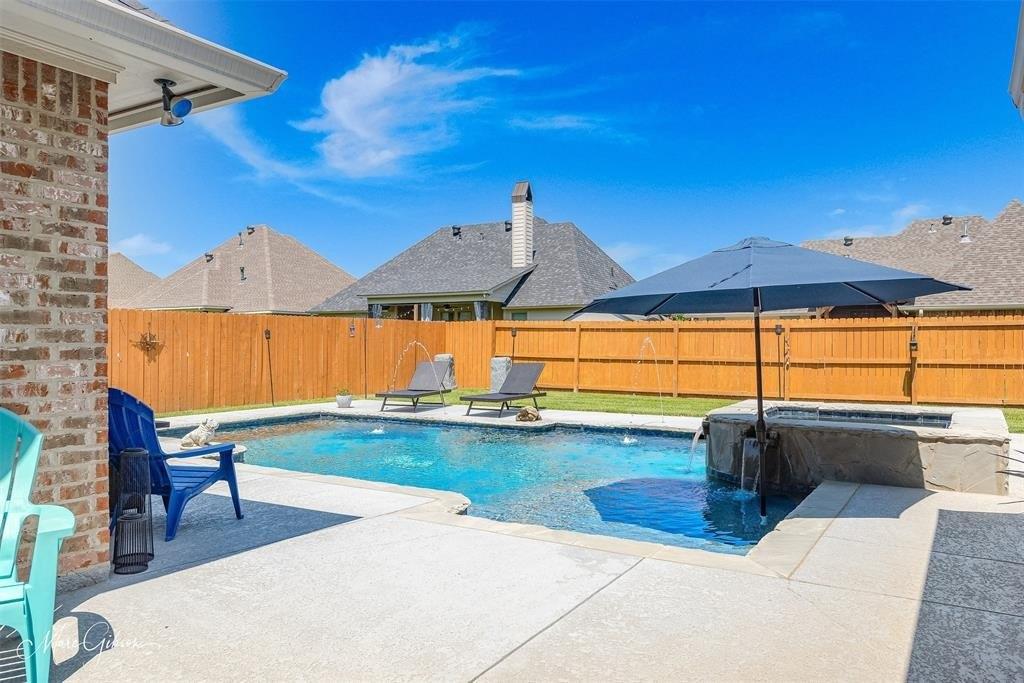 Halifax Cir, Benton, LA 71006