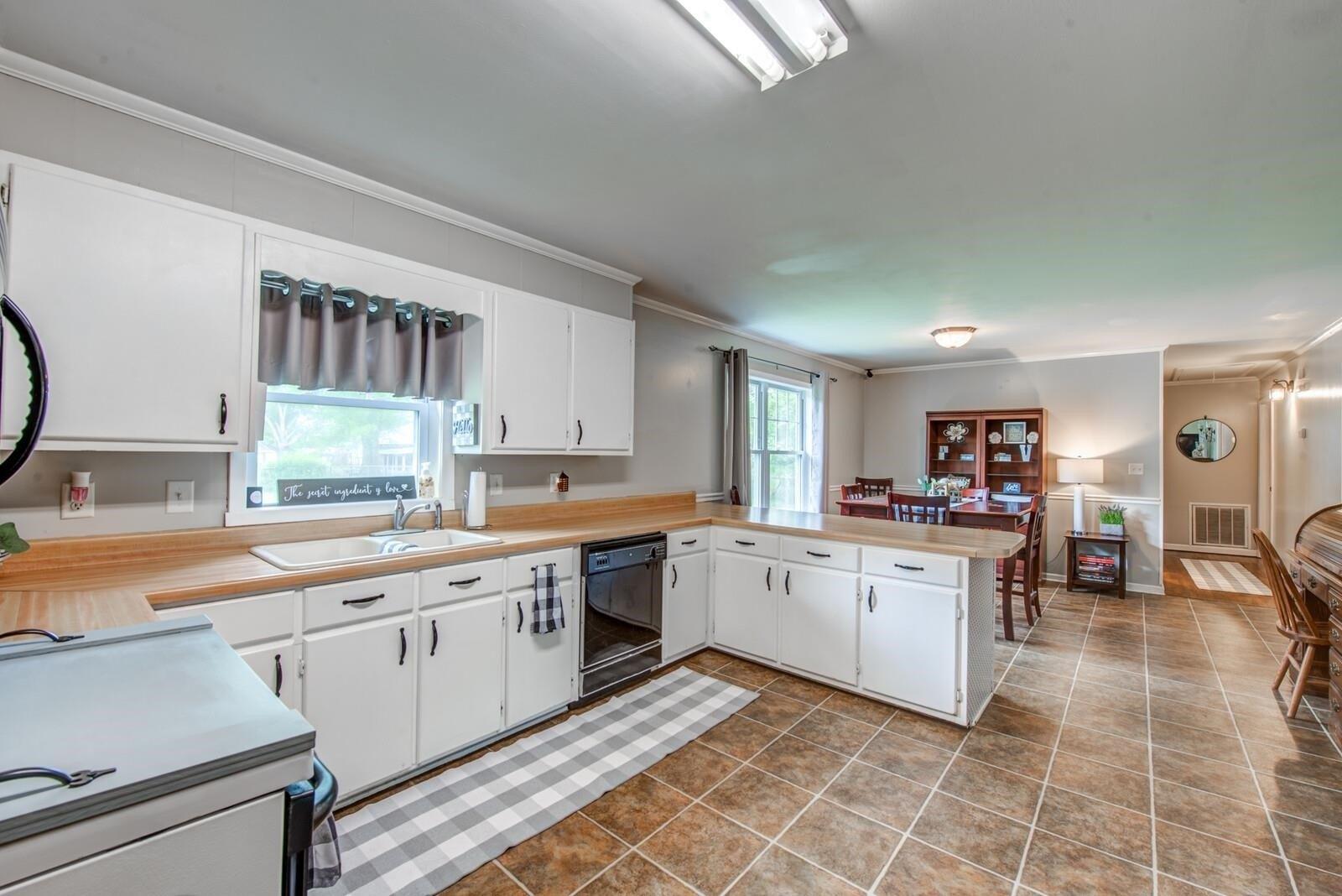 Clifft St, Bolivar, TN 38008
