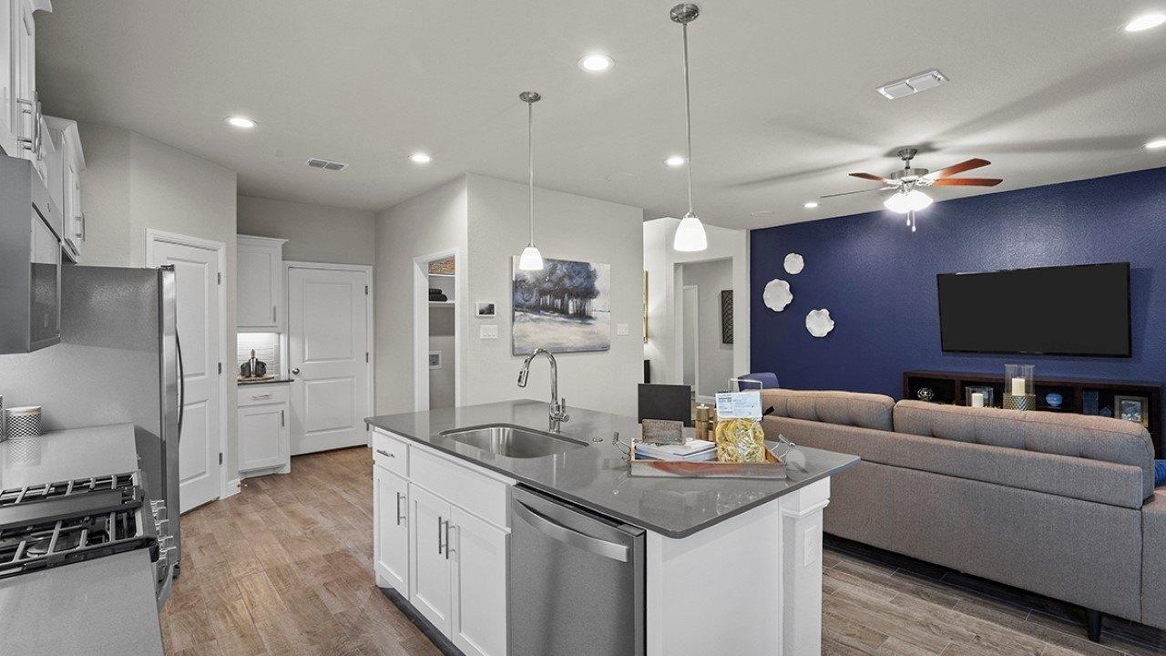 Temple Gardens Trl, Haslet, TX 76052